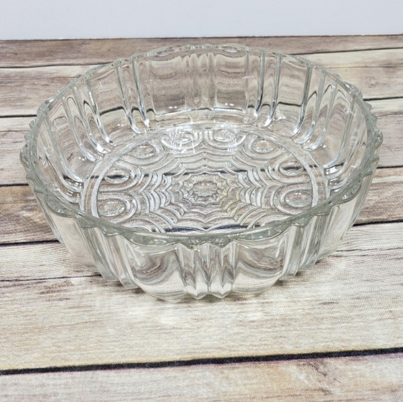 Vtg pressed glass spiderweb bowl - Picture 2 of 11